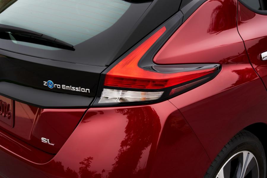 Детали экстерьера Nissan Leaf 2018 года  (NA) (фото 2 из 104)